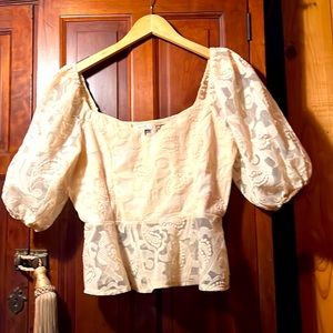 Peach NWOT Lace crop to size M.